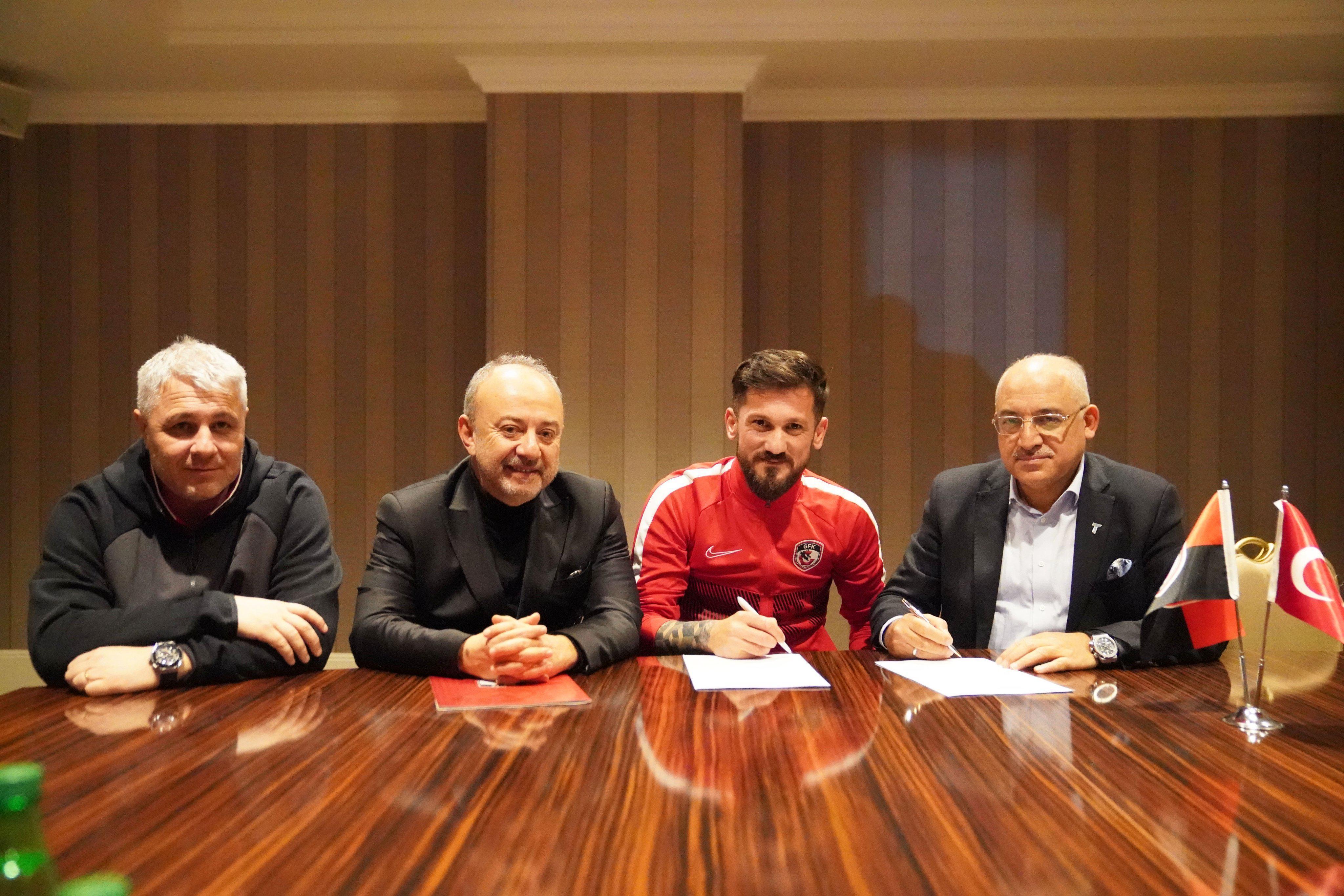Gaziantep FK, Kenan Özer ve Oğuz Ceylanın sözleşmesini uzattı