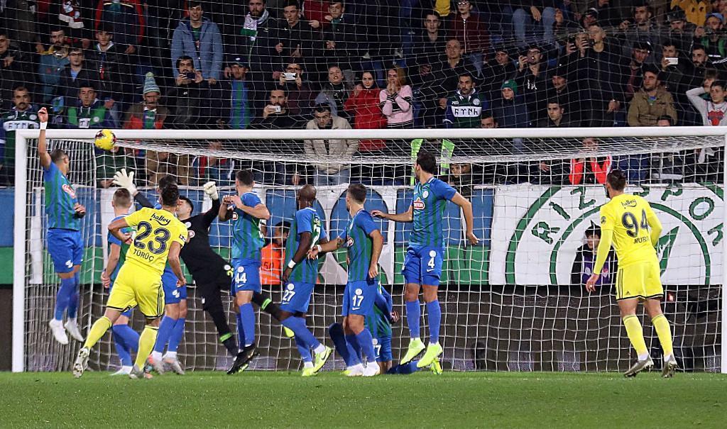 (ÖZET) Çaykur Rizespor - Fenerbahçe maç sonucu: 1-2 (FB - Rizespor özet izle)
