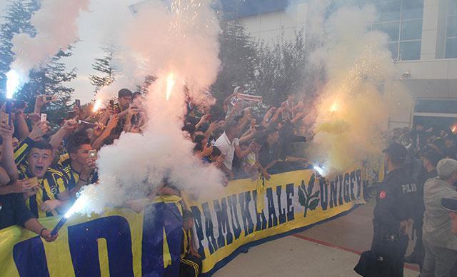 Fenerbahçe kafilesine Denizlide coşkulu karşılama