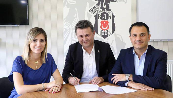FLAŞ Beşiktaş teknik adamın sözleşmesini uzattı