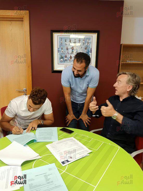 Trezeguet, Aston Villaya imzayı attı