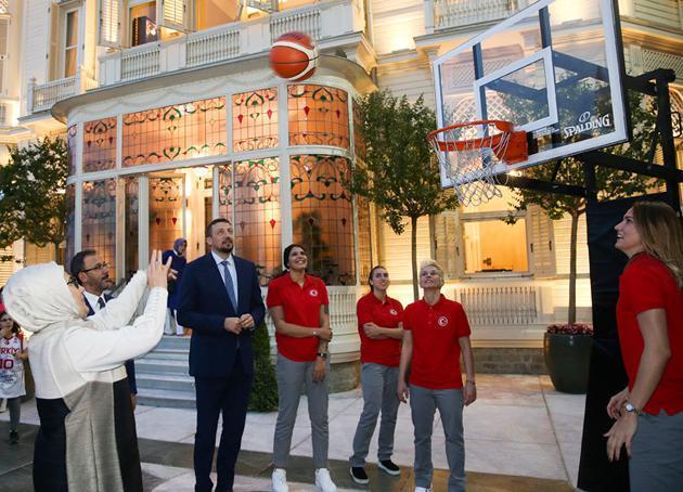 Emine Erdoğan A Milli Kadın Basketbol Takımını Konuk Etti
