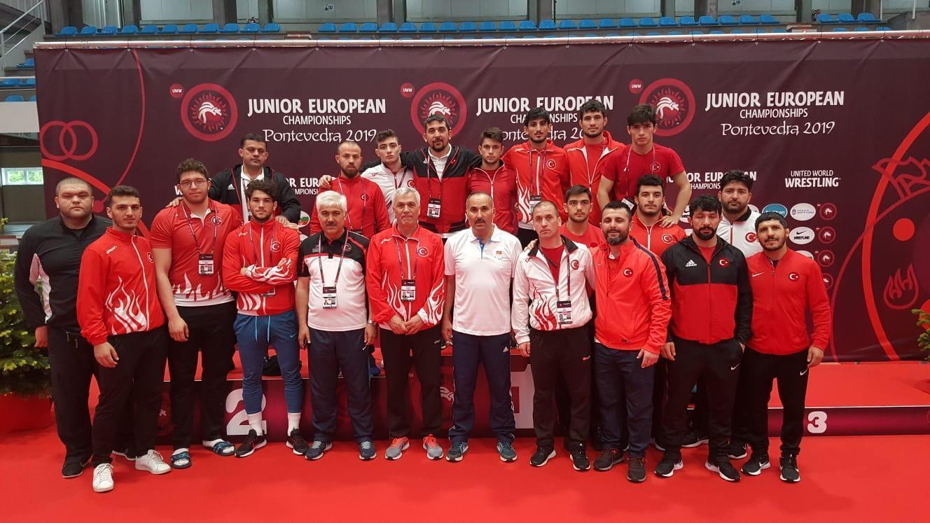 Gençlerimiz Avrupa Güreş Şampiyonasını 9 madalya ile tamamladı