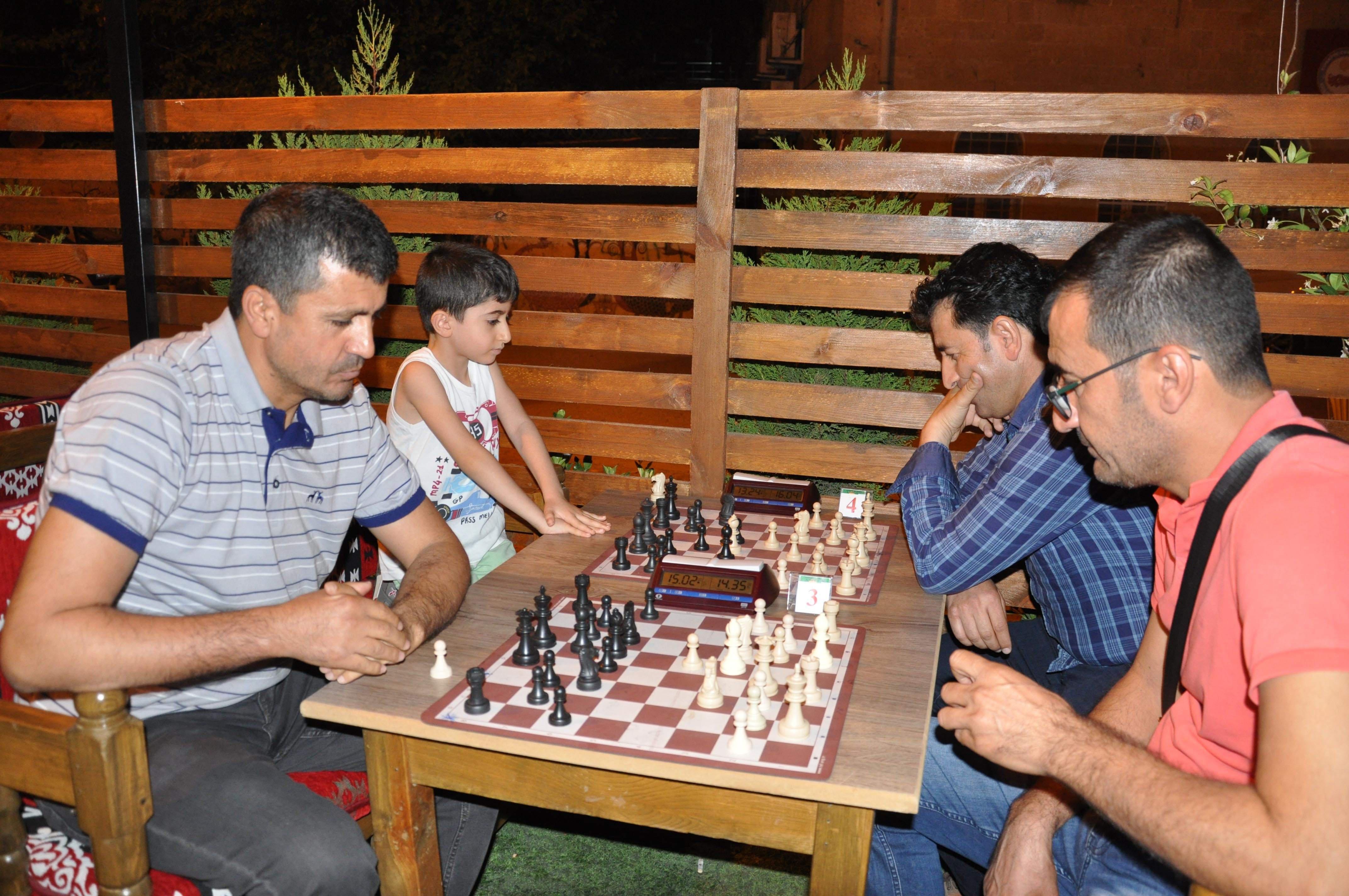Türkiyede bir ilk: Sahura kadar satranç