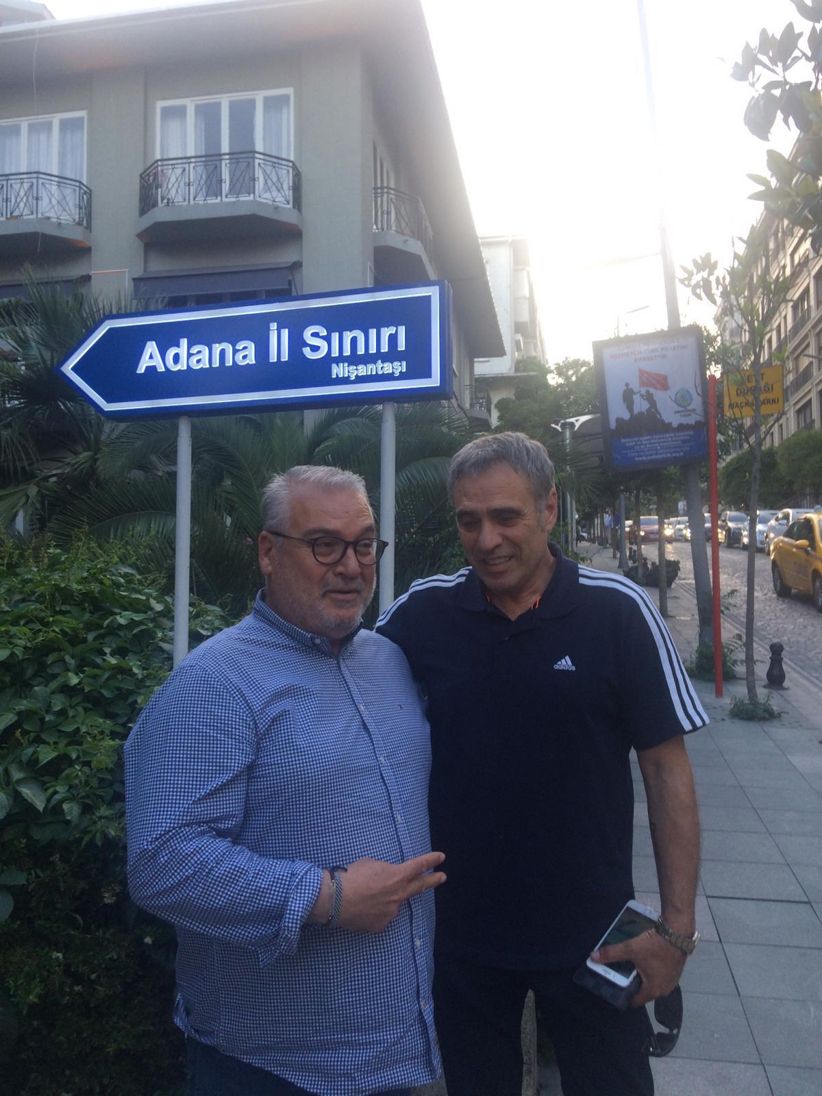 Ersun Yanal, eşi ve annesiyle iftar yaptı