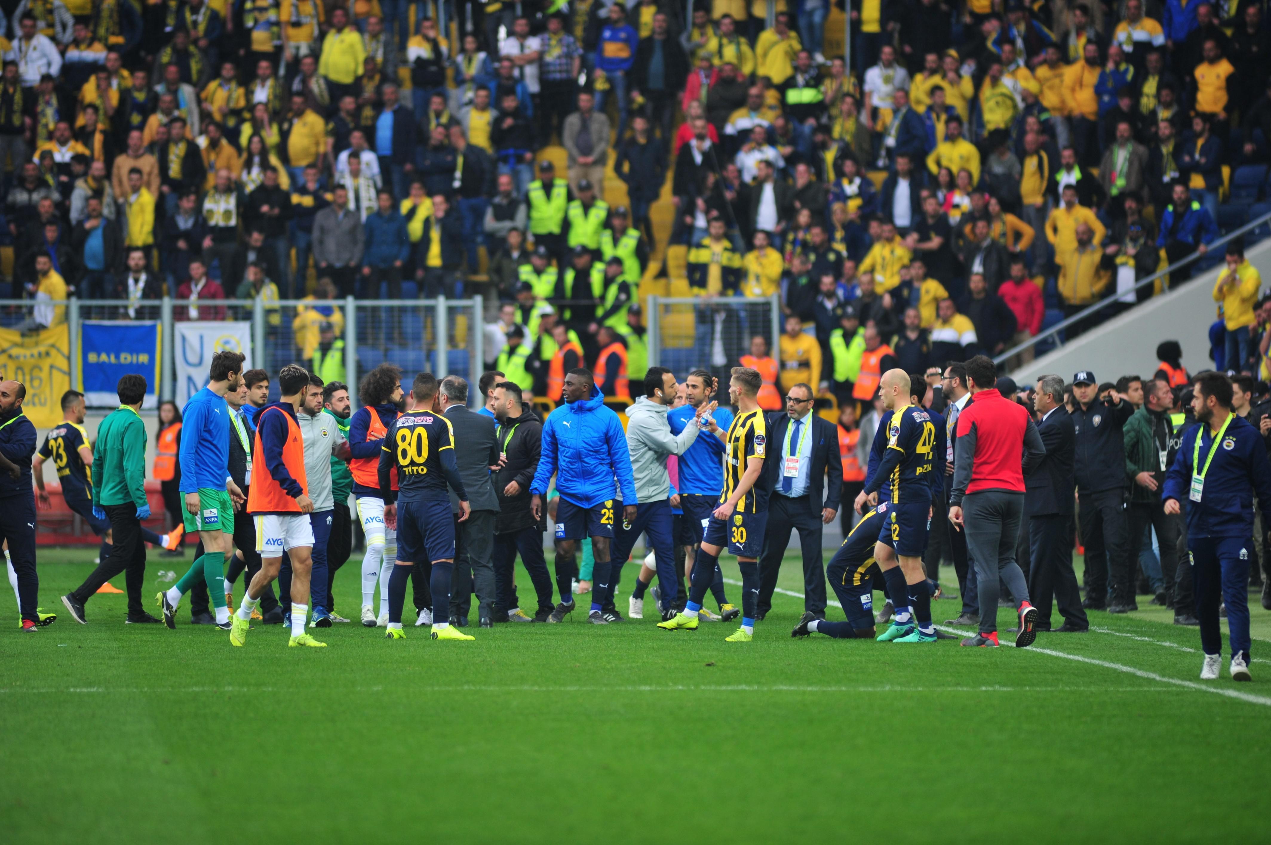 Ankaragücü - Fenerbahçe maçında kavga çıktı