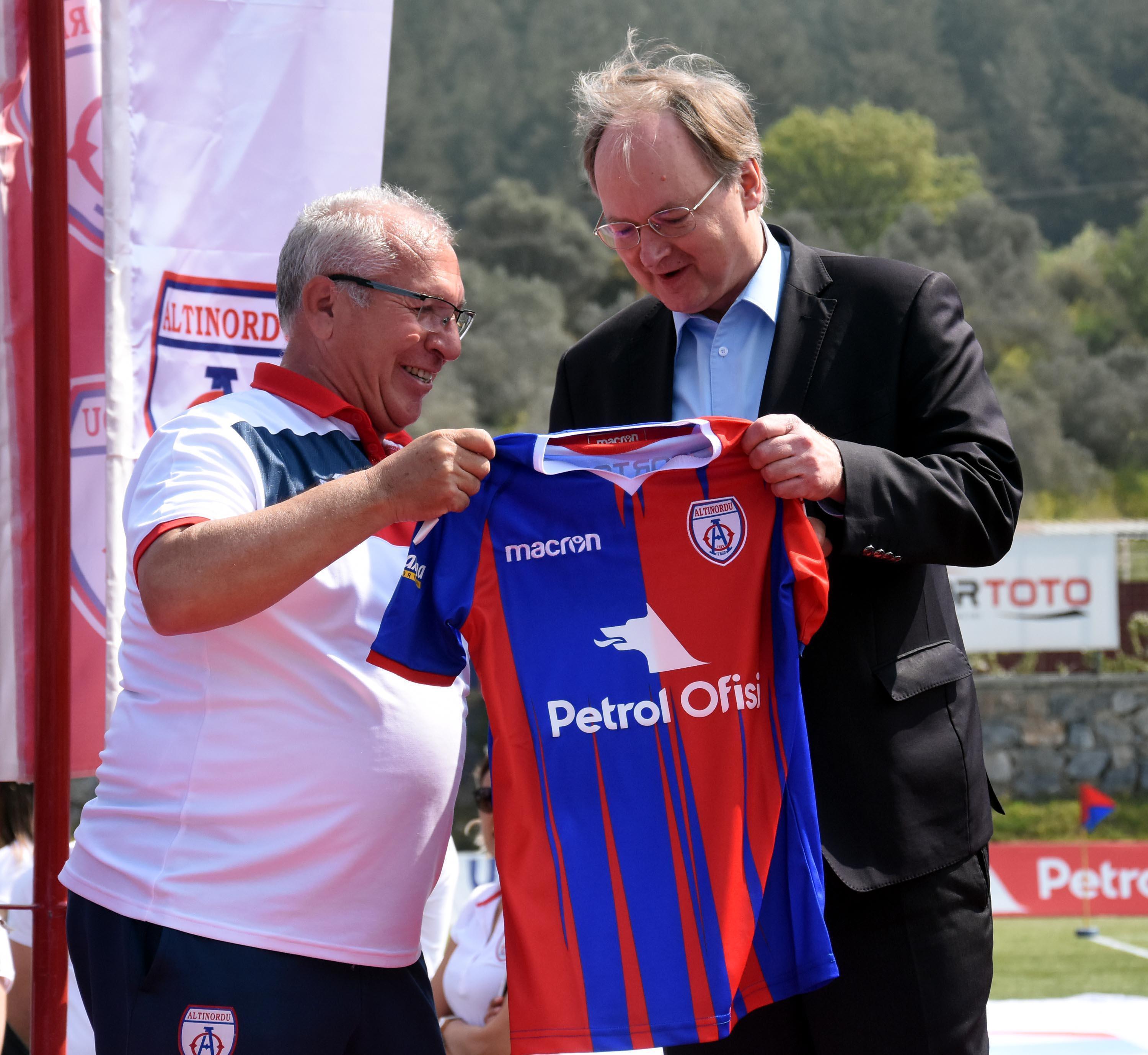 Altınordunun futbol karnavalı