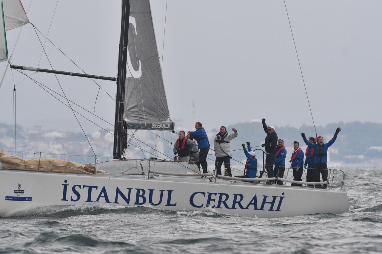 Turkcell Platinum Bosphorus Cupın şampiyonu İstanbul Cerrahi Hastanesinin Cheese Sailing oldu