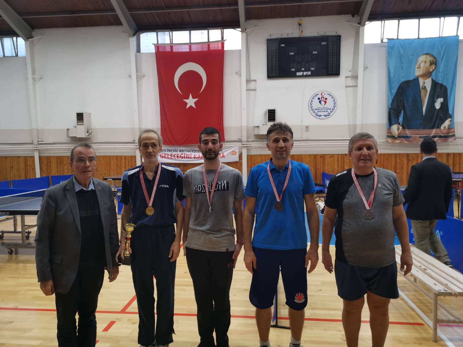 Tozkoporanda Cumhuriyet coşkusu Masa tenisi oyuncuları kıyasıya yarıştı...