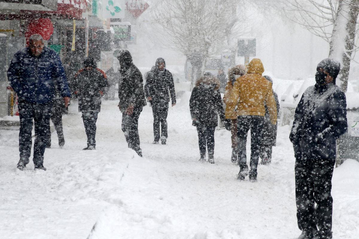 Aybar kar fırtınası nedir İstanbuda kar yağışı ne zaman başlayacak Kar yağışı kaç gün etkili olacak