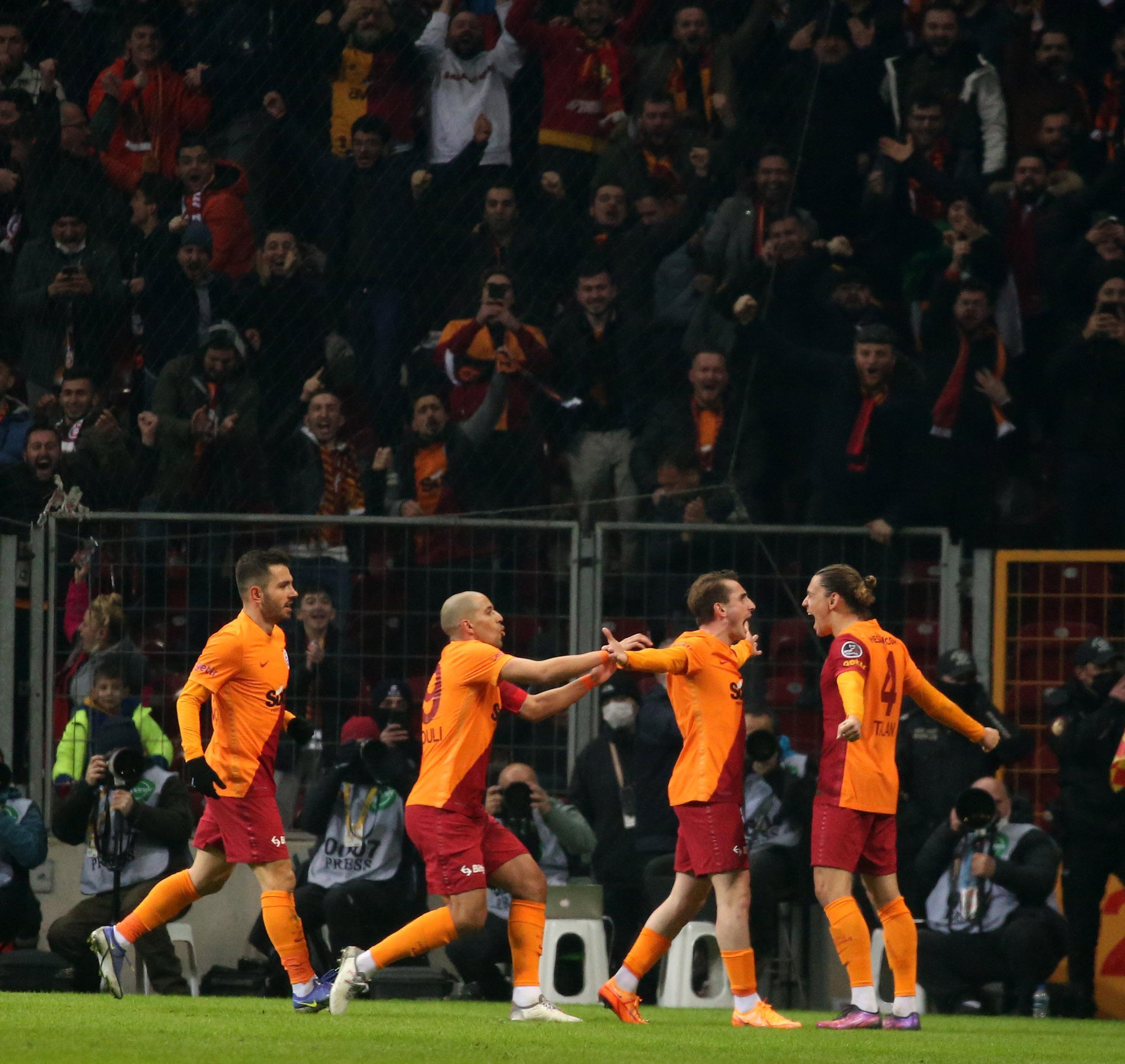 (ÖZET) Galatasaray-Beşiktaş maç sonucu: 2-1