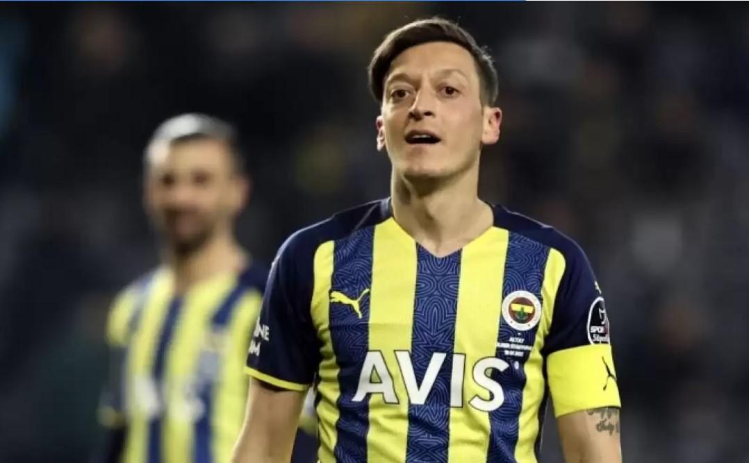 Acun Ilıcalının sahibi olduğu Hull City, Fenerbahçeli Mesut Özili transfer etmek istiyor