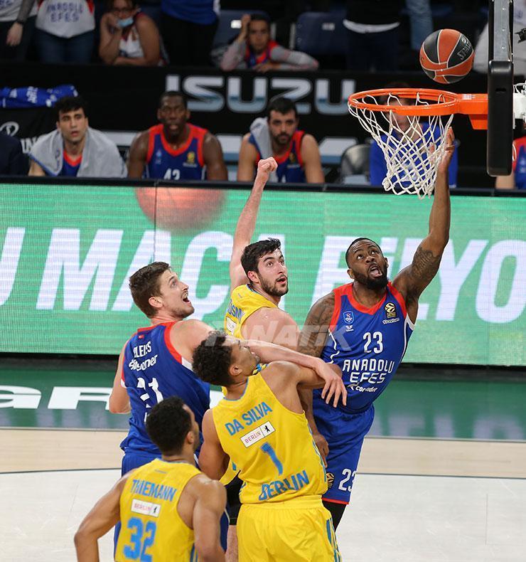 (ÖZET) Anadolu Efes - Alba Berlin maç sonucu: 87-77