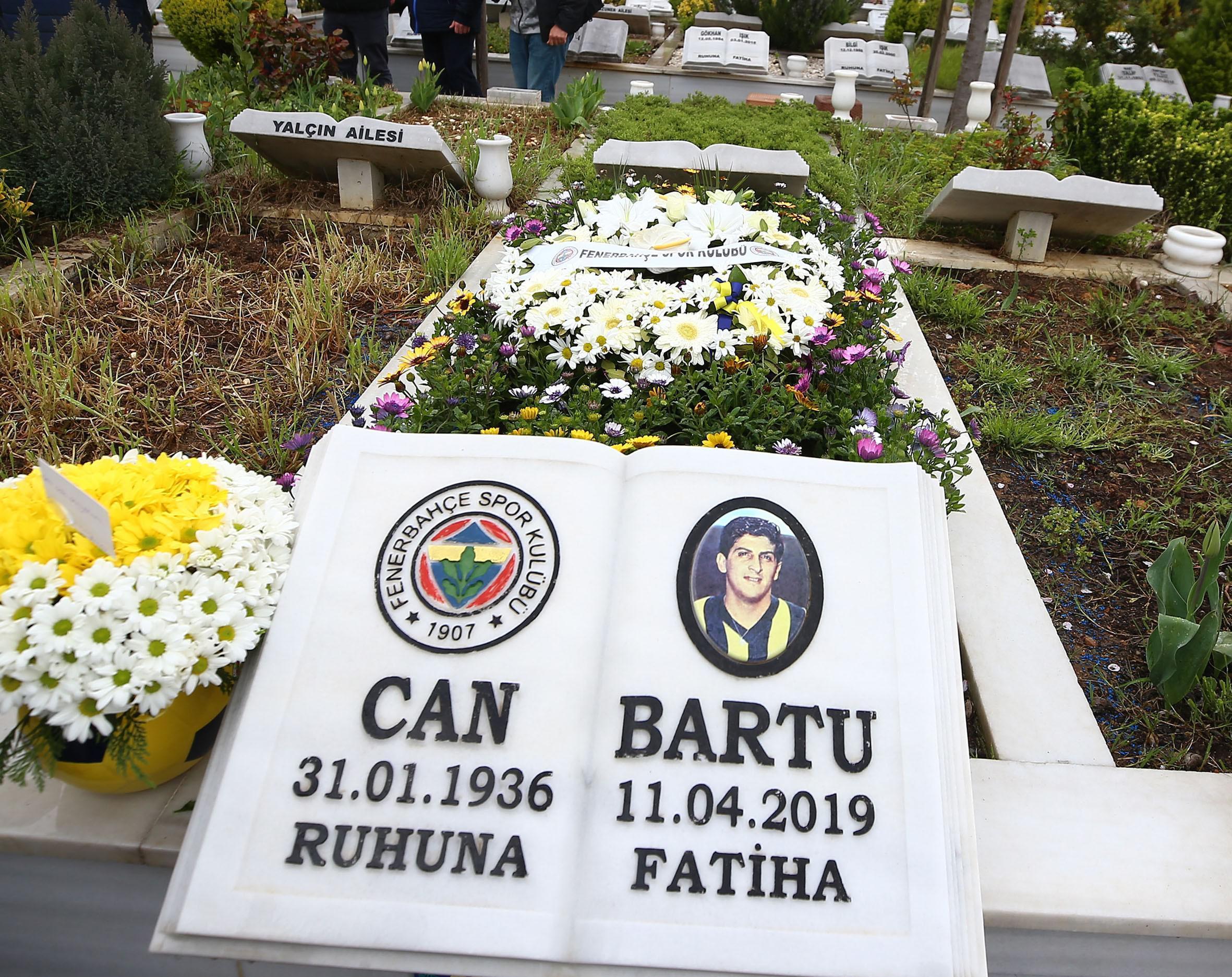 Fenerbahçe ve Türk futbolunun efsane ismi Can Bartu, kabri başında anıldı
