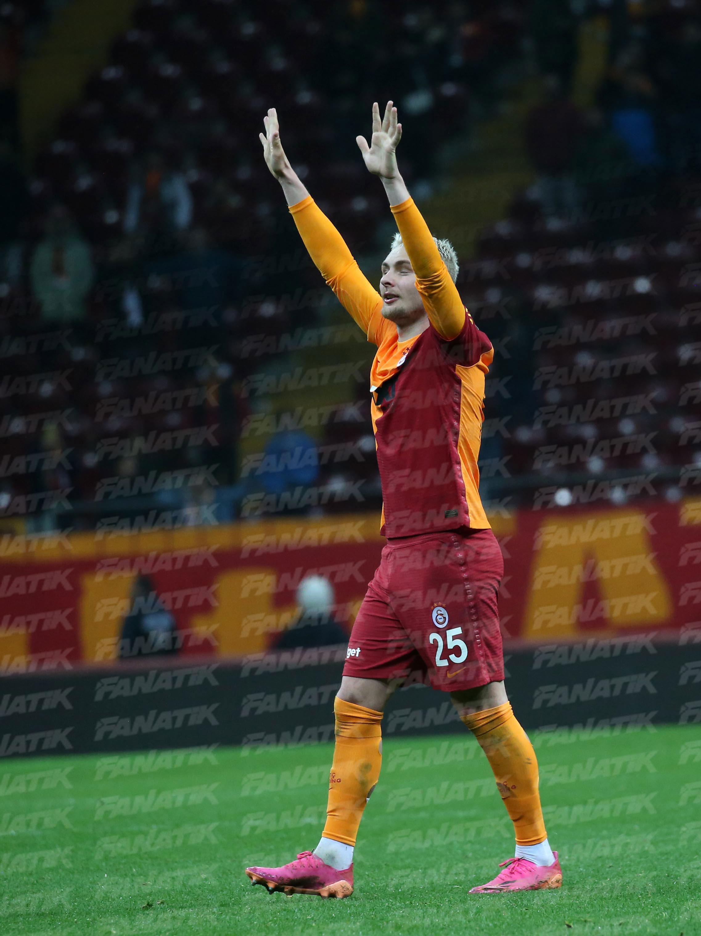 Galatasarayda galibiyet üçlüsü Victor Nelssondan