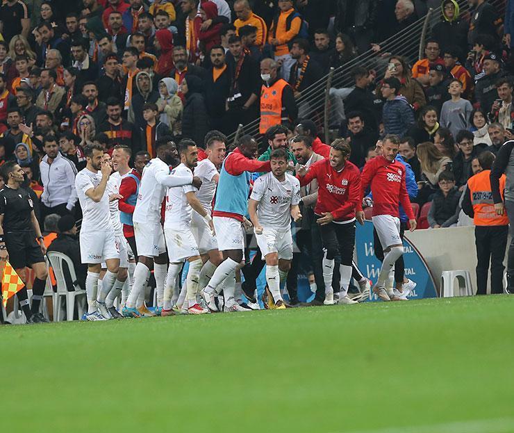 (ÖZET) Galatasaray - Sivasspor maç sonucu: 2-3