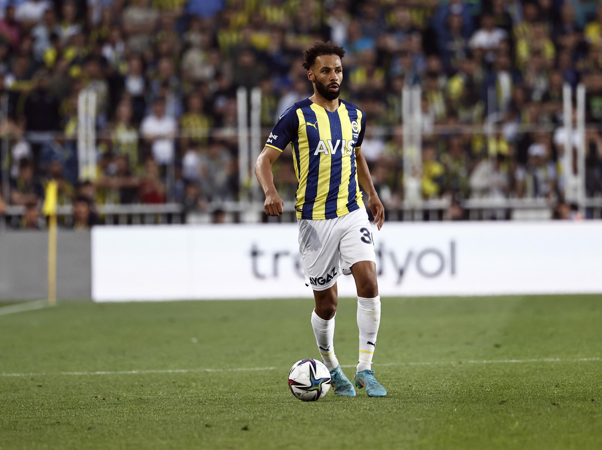Fenerbahçe haberi: Nazım Sangare ön çapraz bağı ameliyatı geçirdi
