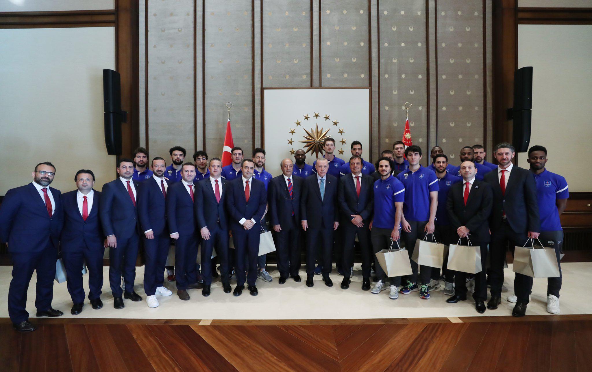 Cumhurbaşkanı Erdoğan, Euroleague şampiyonu Anadolu Efesi kabul etti