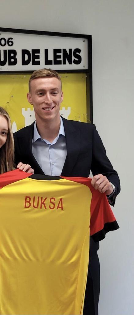 Adam Buksa transferinde Beşiktaşa şok Formayla poz verdi...