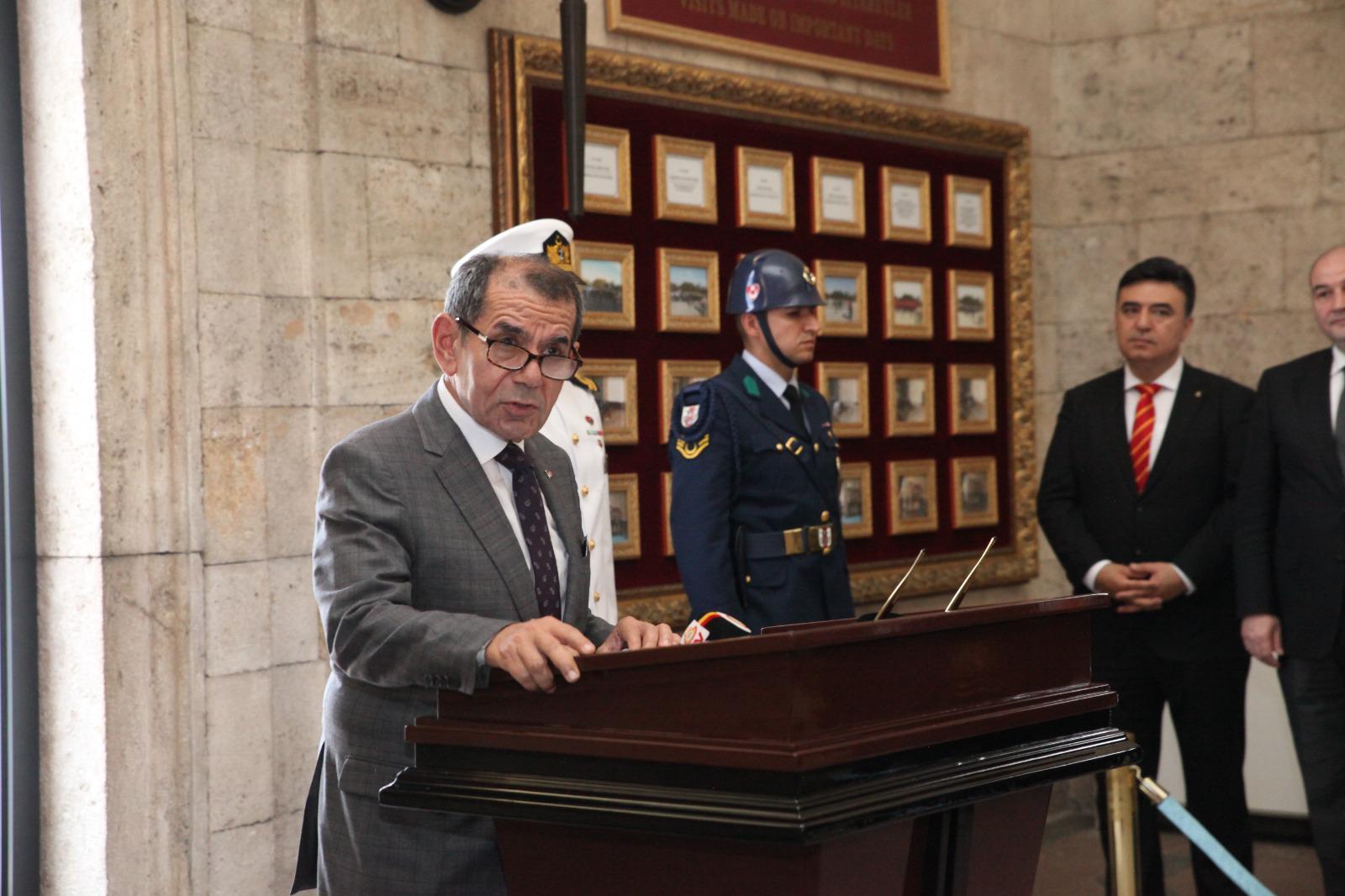 Galatasaray Başkanı Dursun Özbek, Anıtkabiri ziyaret etti