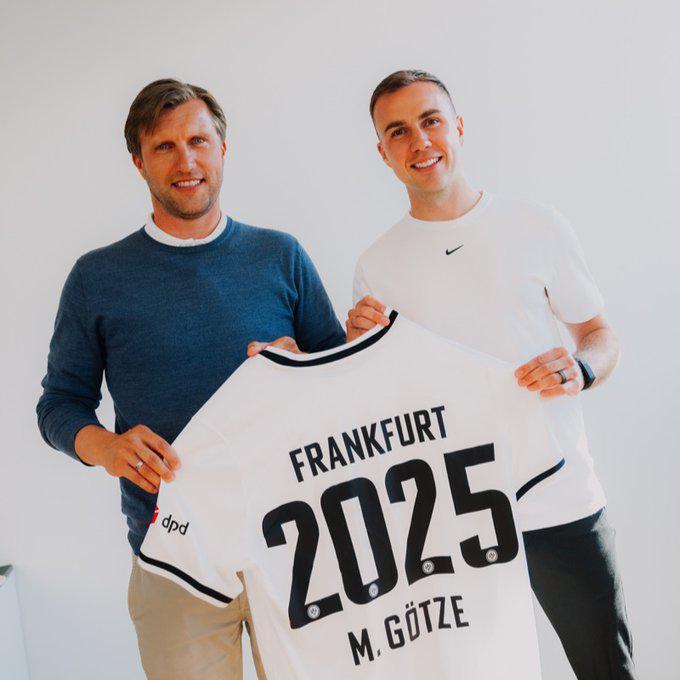 Mario Götze resmen Eintracht Frankfurtta