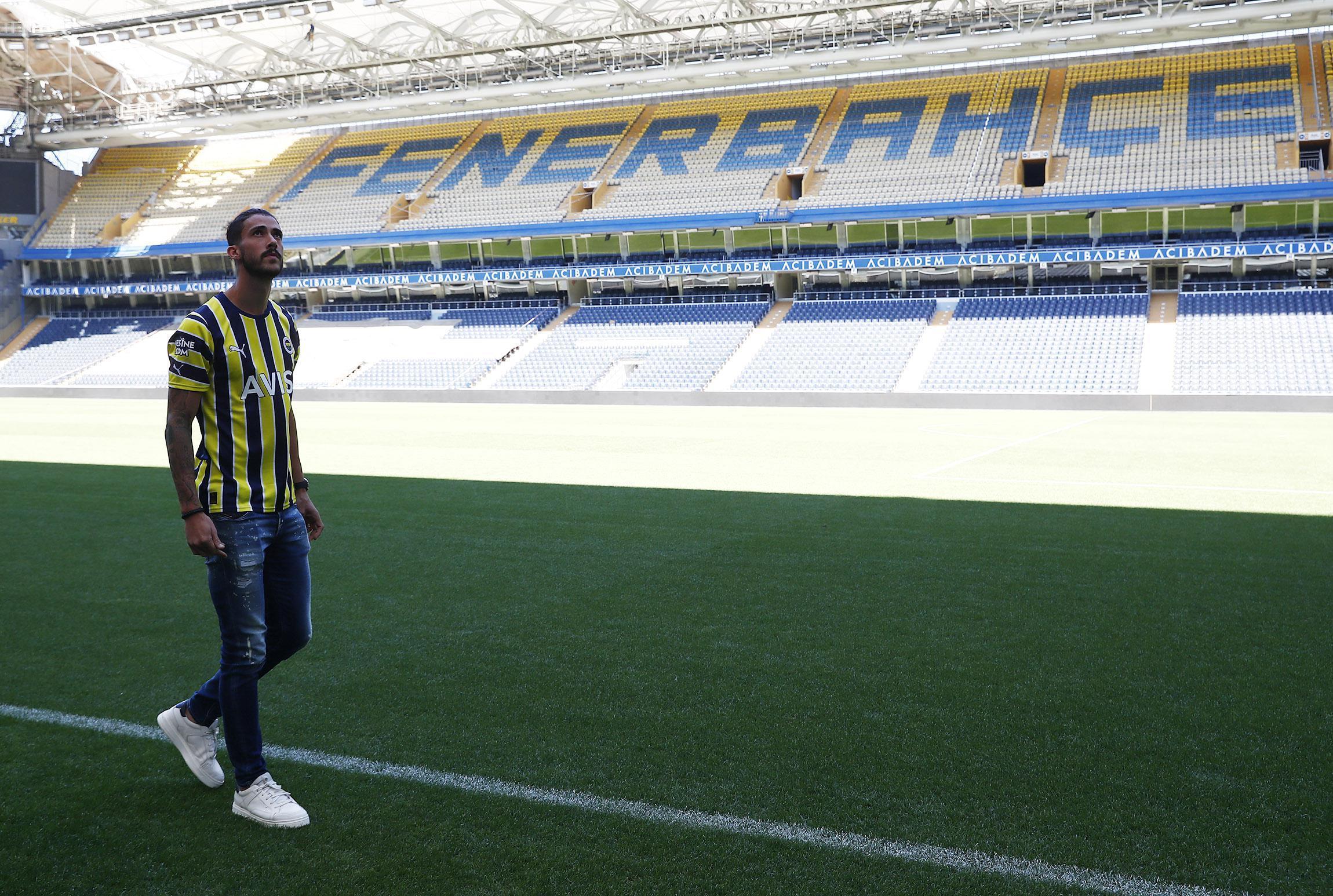 Fenerbahçe, Gustavo Henriqueyi transfer ettiğini açıkladı