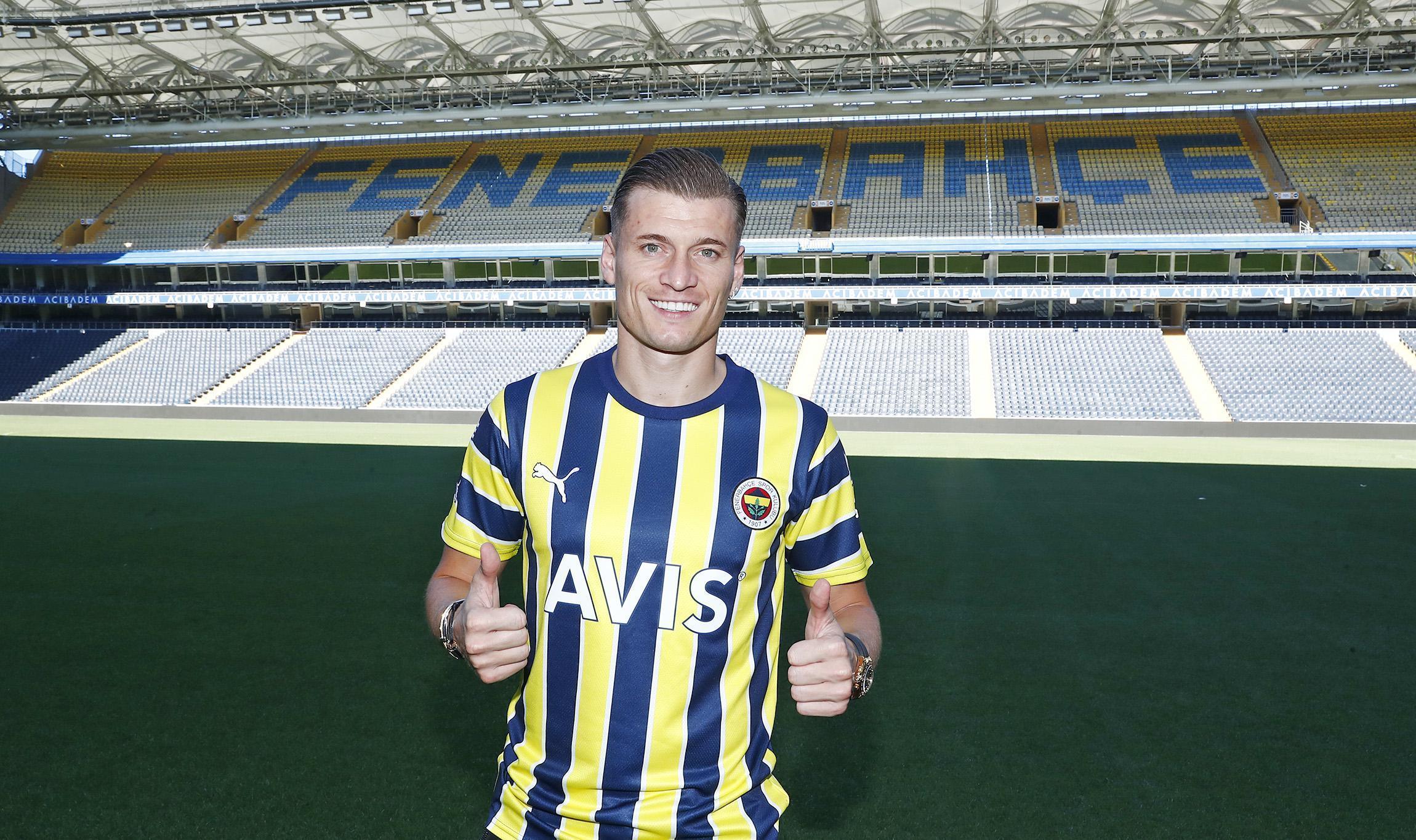 Fenerbahçe, Ezgjan Alioskiyi resmen açıkladı Formayı giydi...
