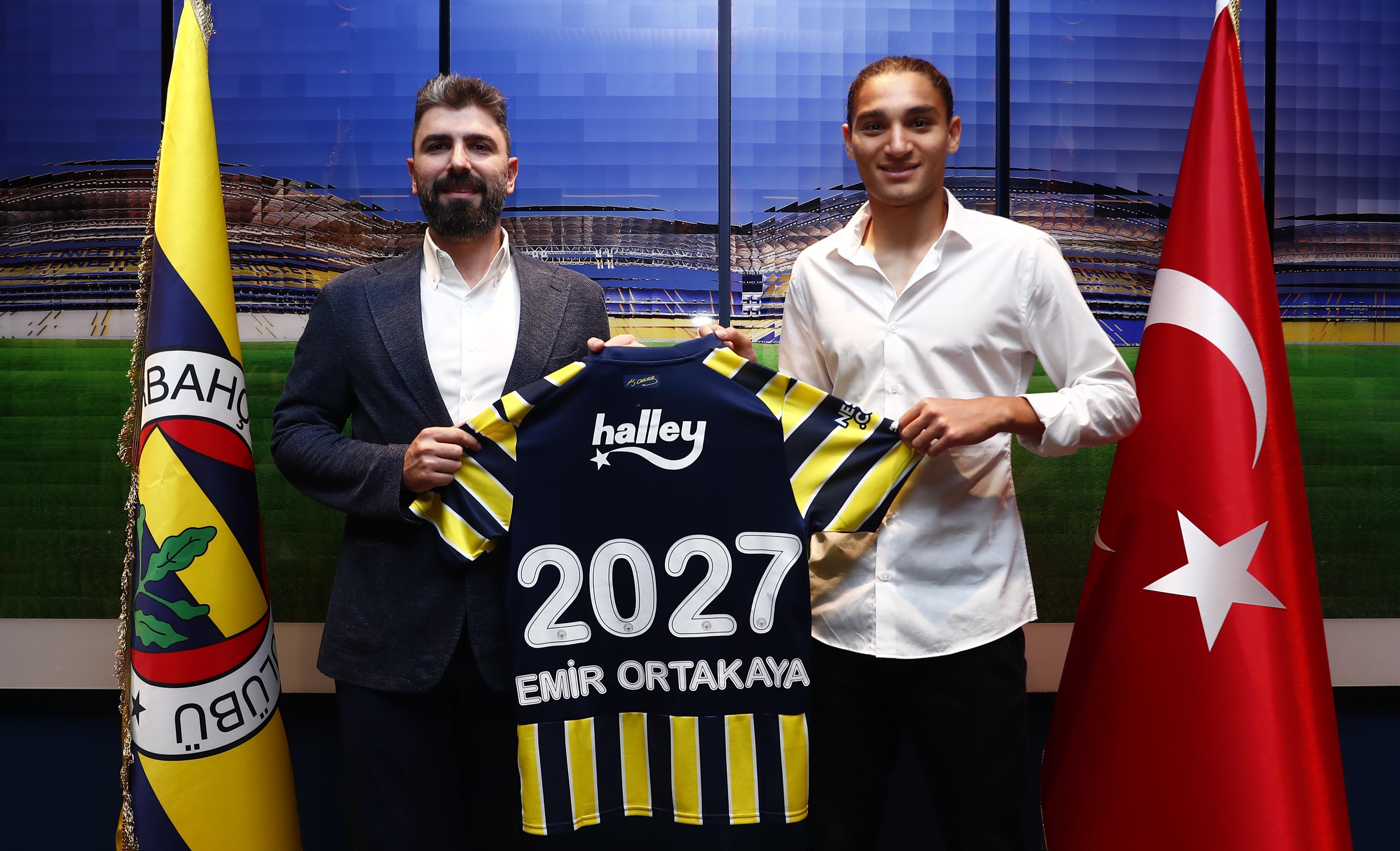 Emir Ortakayadan Fenerbahçeye 5 yıllık imza