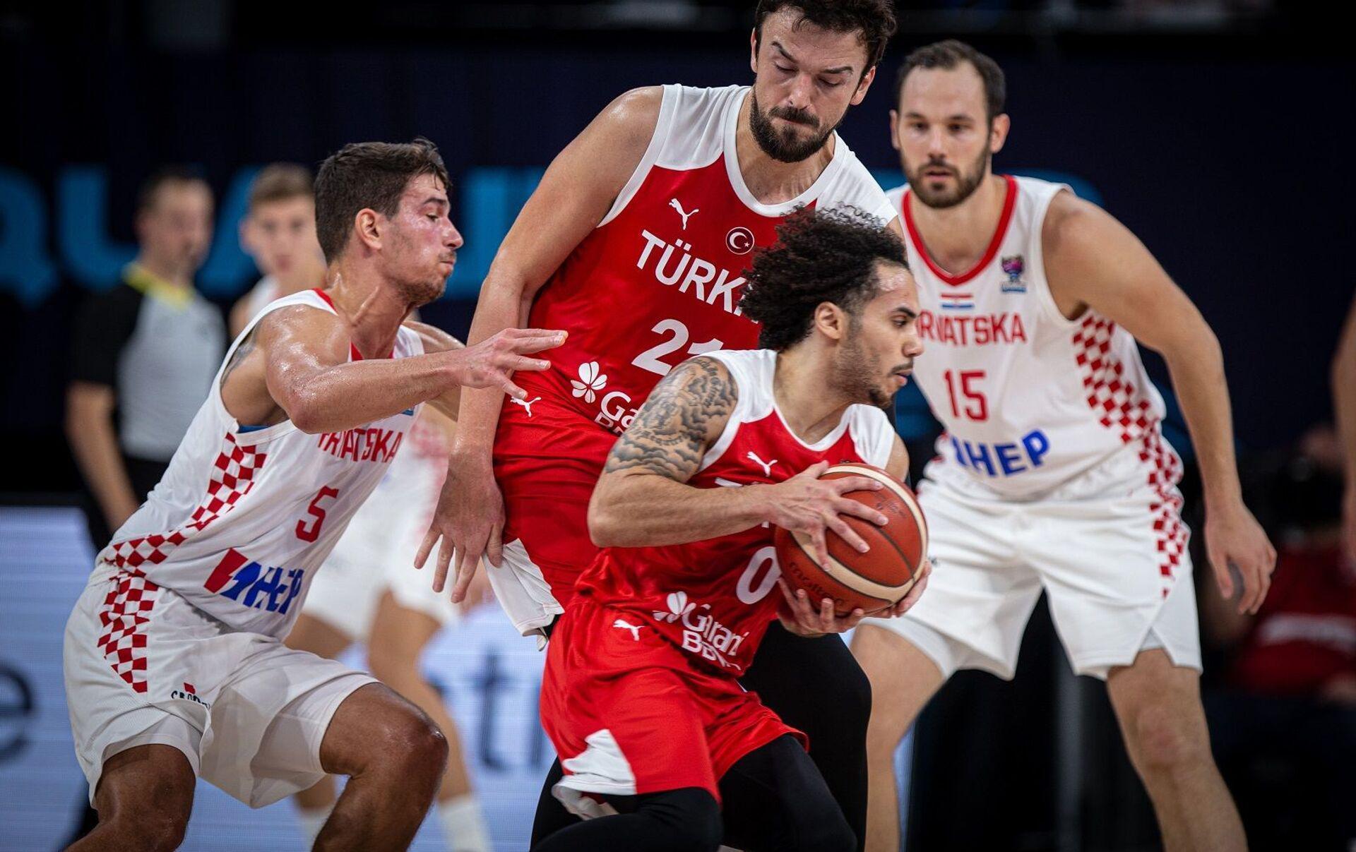 A Milli Erkek Basketbol Takımı Başantrenörü Ergin Ataman: Turnuvayı finalle bitireceğiz