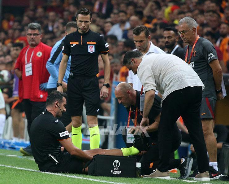 Galatasaray - Giresunspor maçında hakem Kadir Sağlam sakatlandı