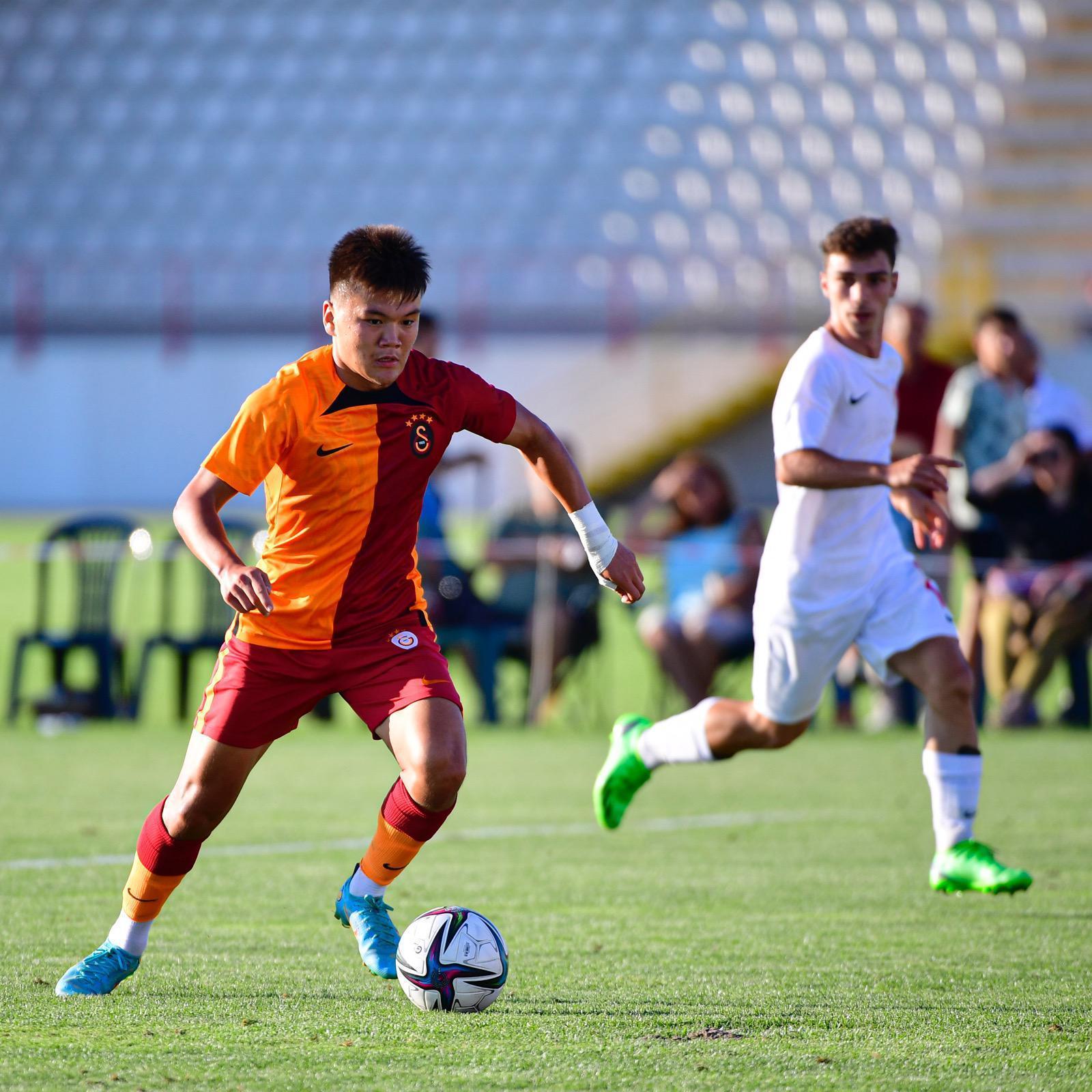 Son dakika haberi Galatasaray rezerv takımda Beknaz Almazbekov fırtınası