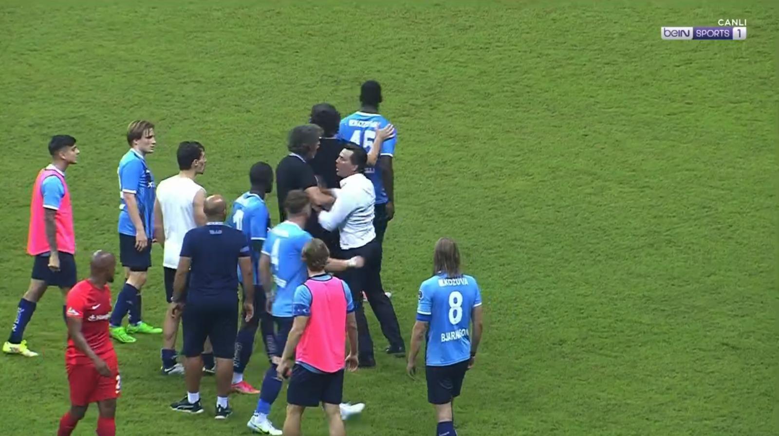 Vincenzo Montelladan Mario Balotelliye olay tepki Saha ortasında üzerine yürüdü...