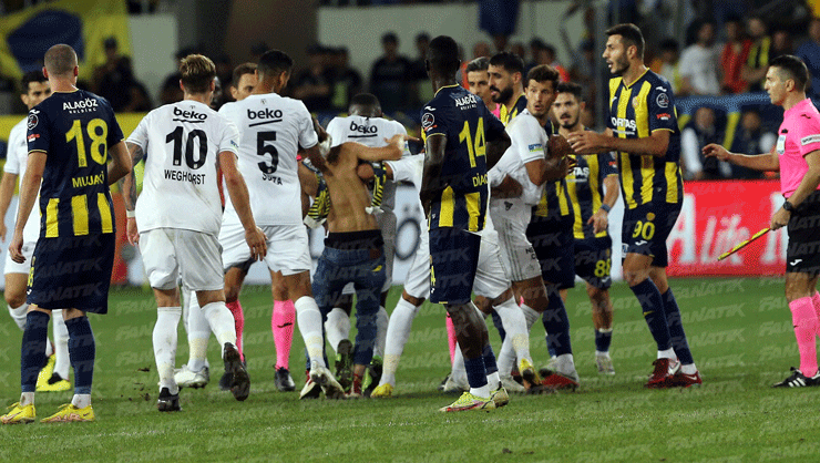 Beşiktaşlı Cenk Tosun: Belki Salihin futbol hayatı bitecekti