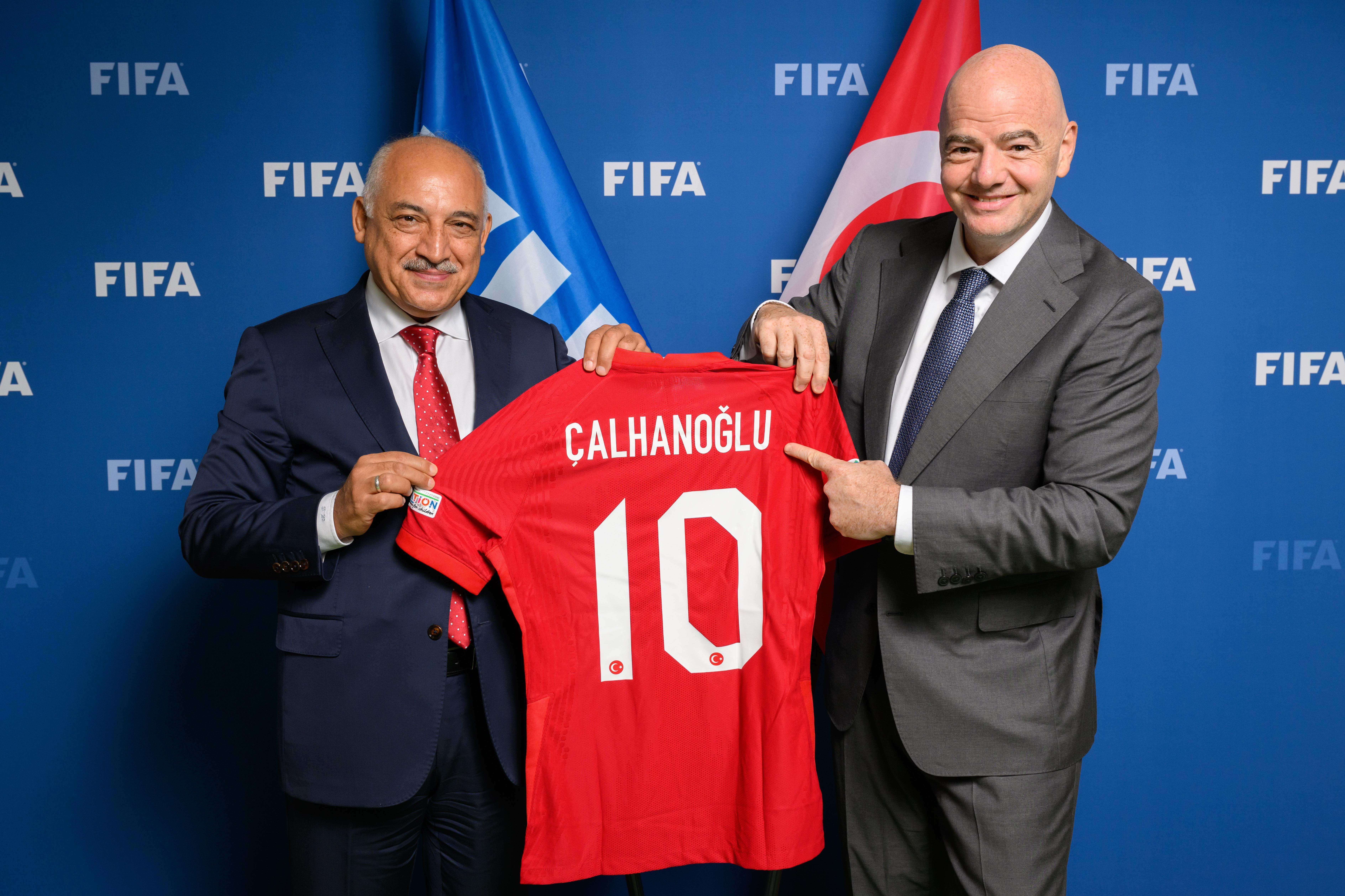 TFF Başkanı Mehmet Büyükekşi, FIFA Başkanı Gianni Infantino ile buluştu