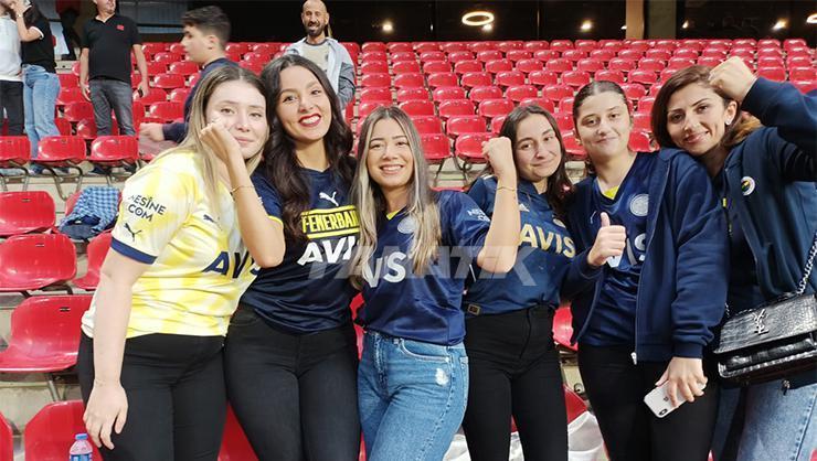 Fenerbahçeli taraftarlar maça akın etti