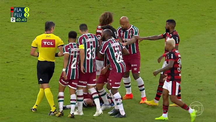 Flamengo - Fluminense maçında ortalık karıştı Felipe Melo ve David Luiz...