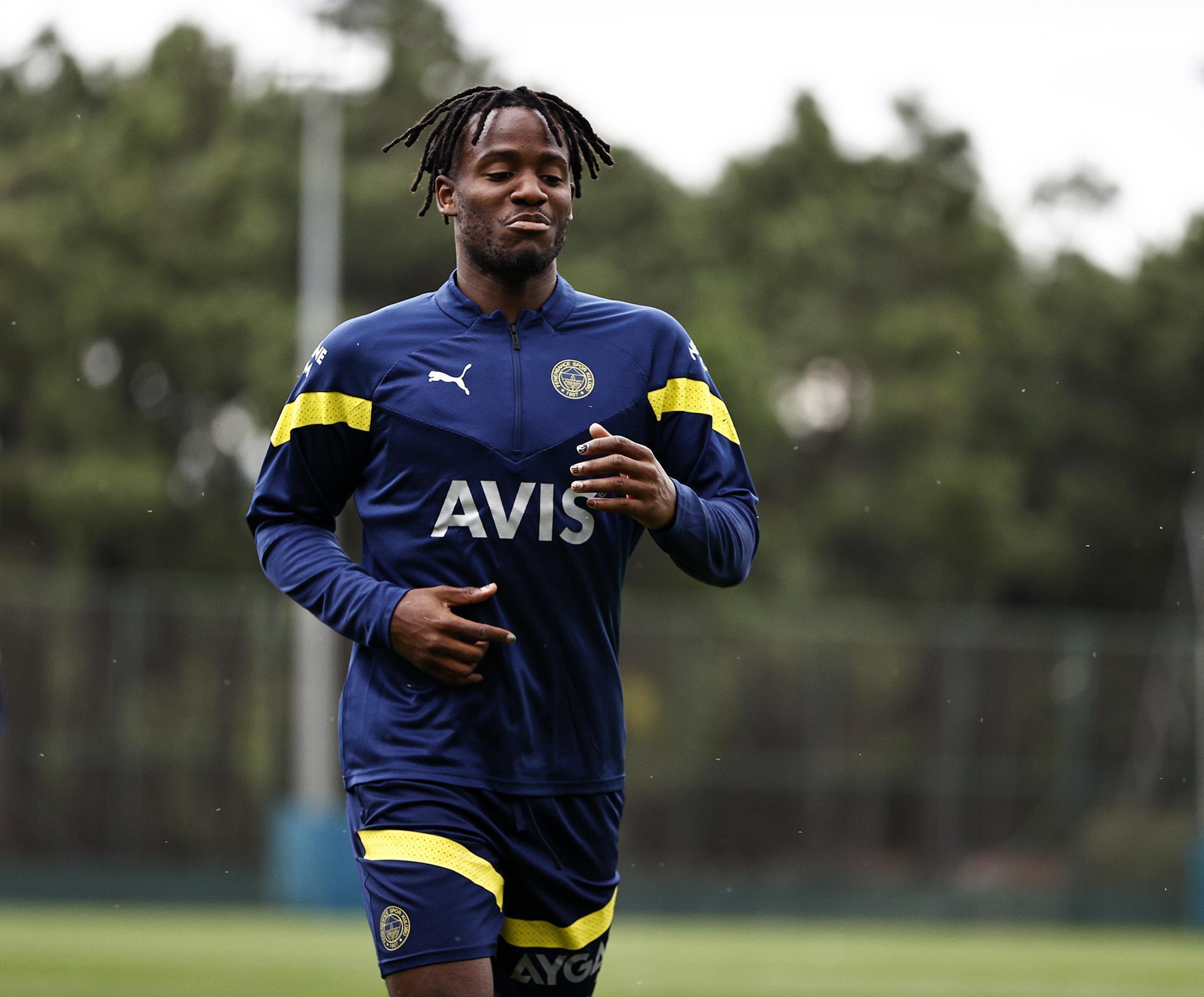 Fenerbahçede ilk 11 merak konusu Yine kafalar karışabilir