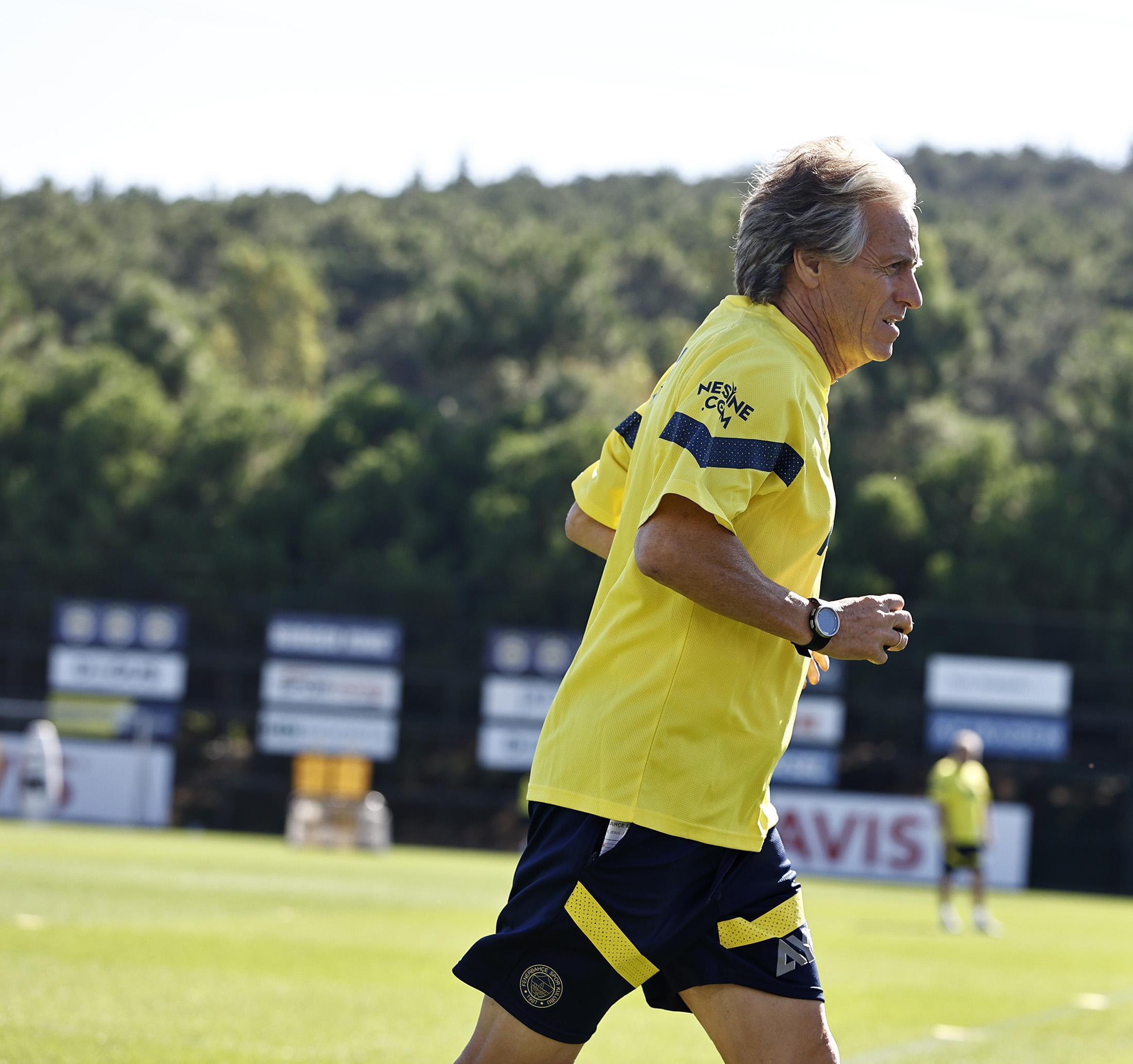 Fenerbahçede ilk 11 merak konusu Yine kafalar karışabilir