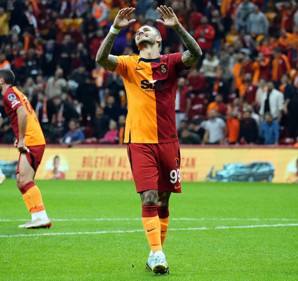 Galatasaraya kötü haber Icardi futbolu bırakıyor