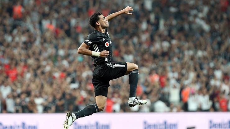 Pepe imzayı atıyor