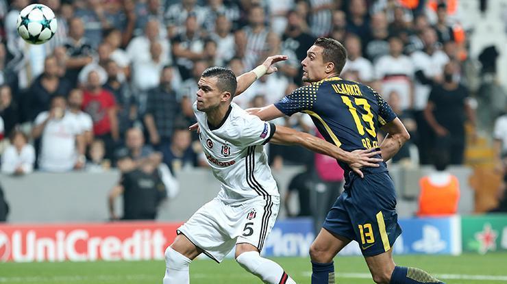 Pepe imzayı atıyor