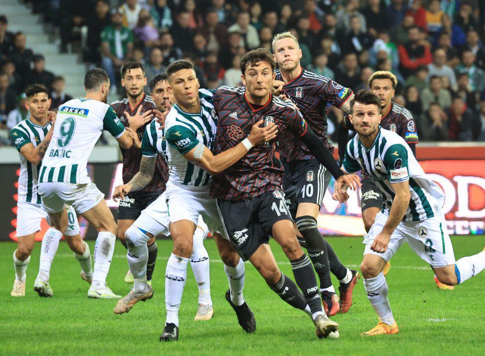 Beşiktaşta Emrecan Uzunhan ve Saissin durumu belli oldu Giresun maçında sakatlanmıştı