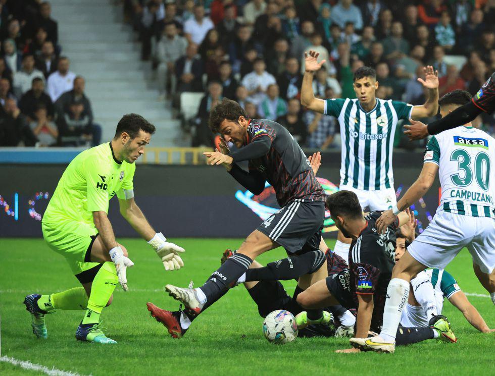 Beşiktaşta Emrecan Uzunhan ve Saissin durumu belli oldu Giresun maçında sakatlanmıştı