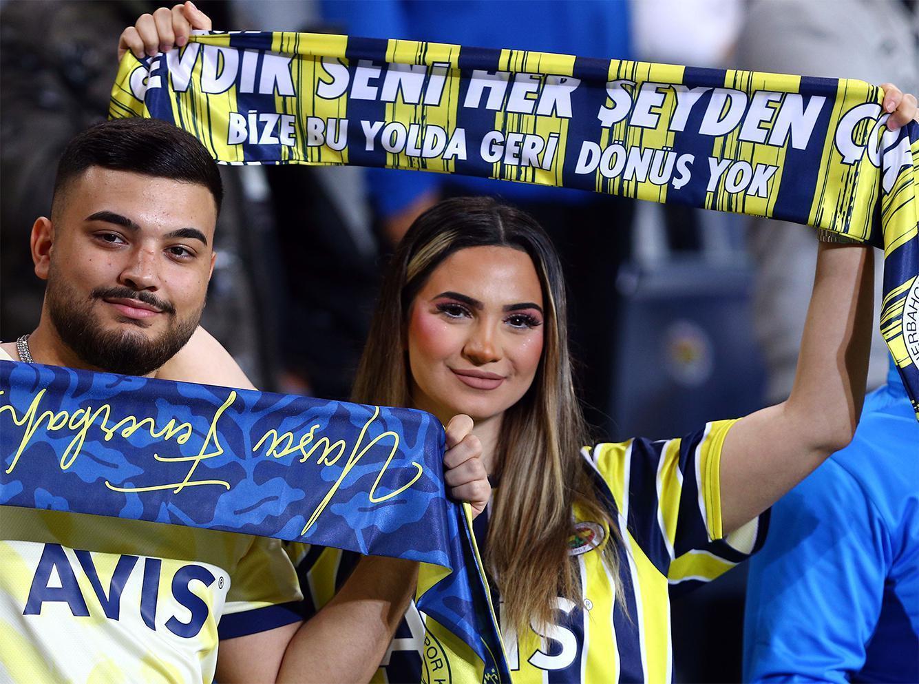 Fenerbahçe taraftarından Kadıköy şöleni