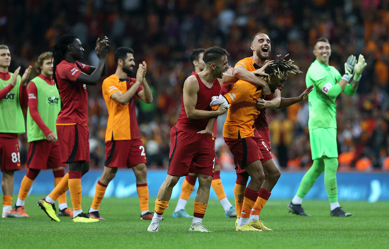 Galatasarayın yıldızı gideceği takımı açıkladı