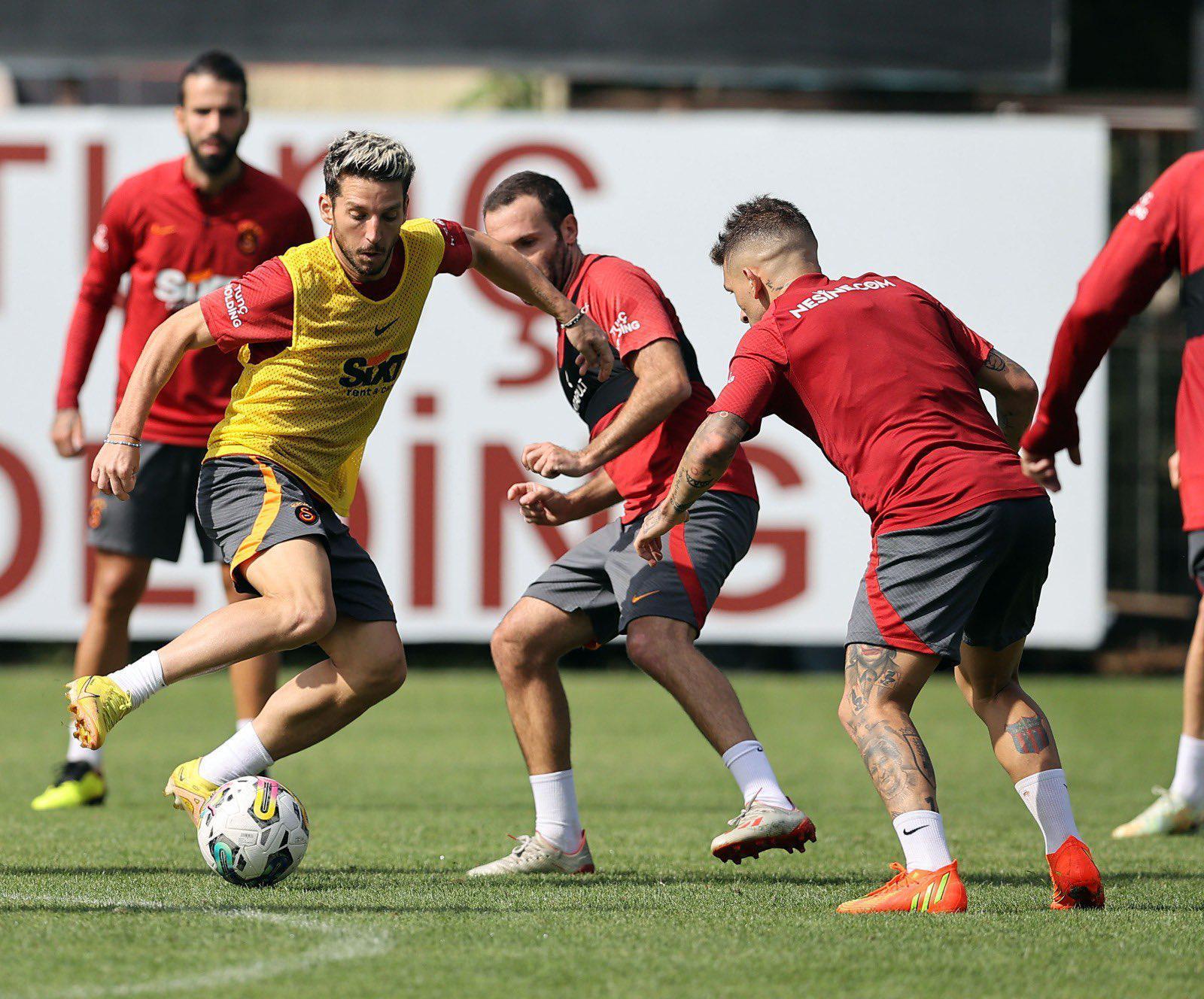 Galatasaray haberi: Hücumda Icardi - Mata - Mertens denemesi