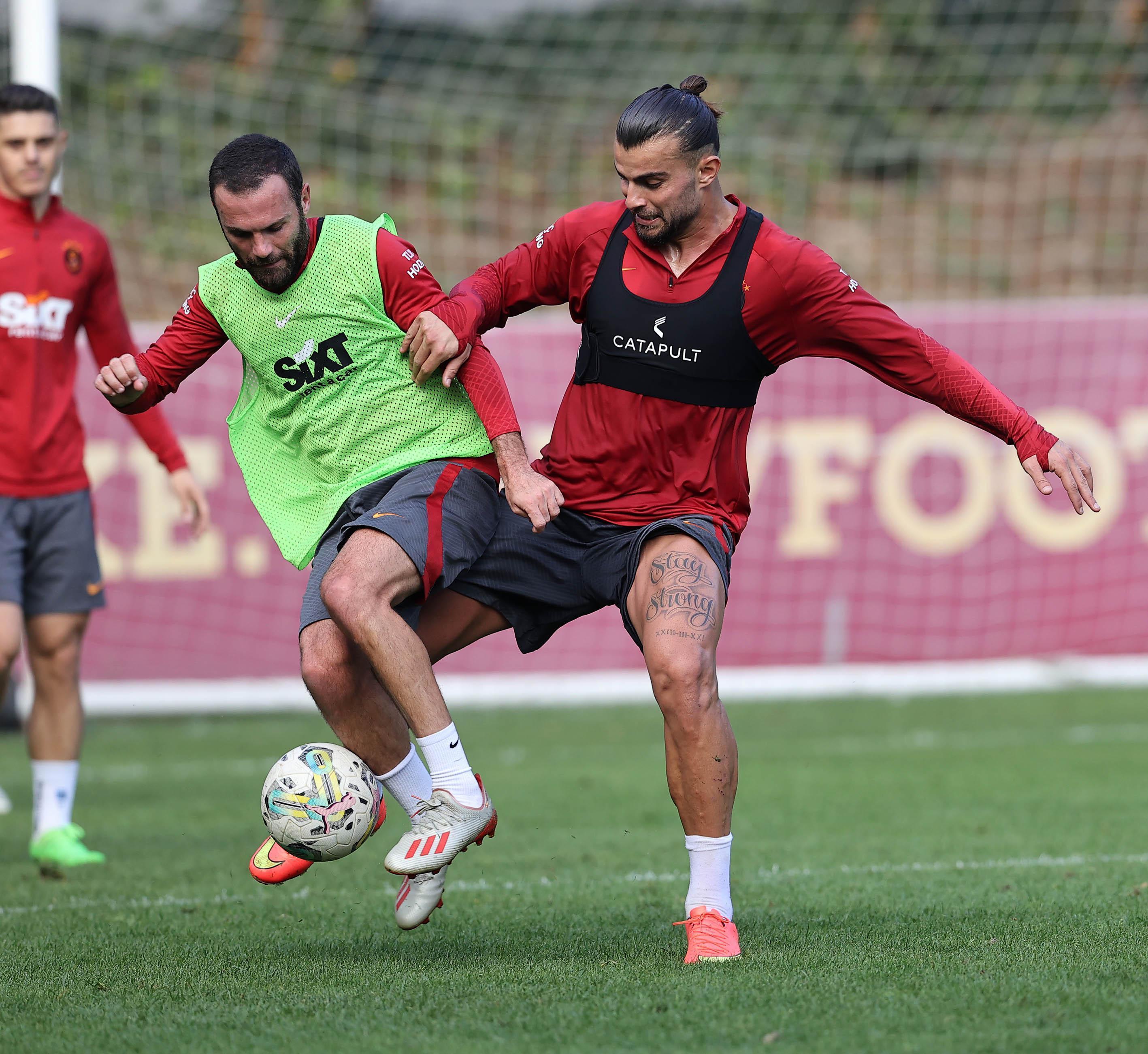 Galatasaray haberi: Hücumda Icardi - Mata - Mertens denemesi