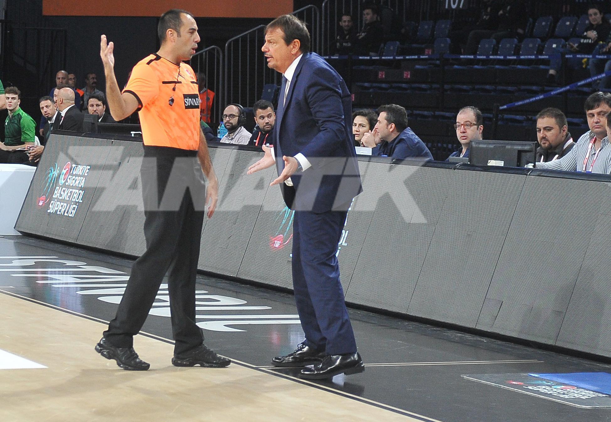 Ergin Atamanın atıldığı maçta Anadolu Efes, Darüşşafakayı yendi
