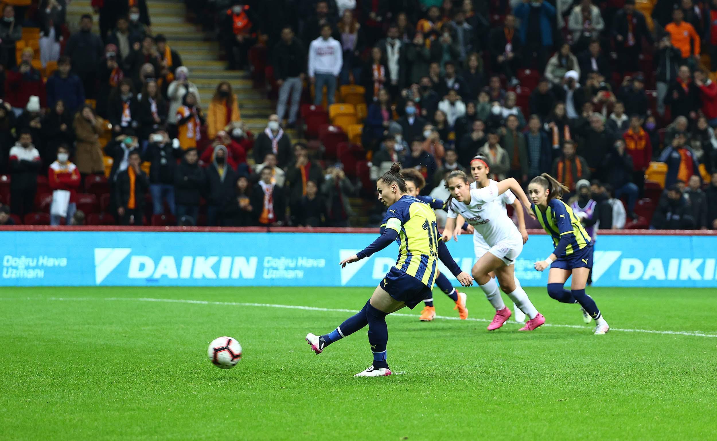 Kadın Futbol Süper Liginde derbi heyecanı
