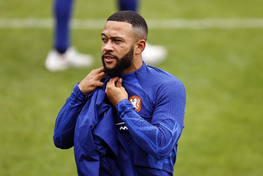 Galatasarayda Memphis Depay temasları sürüyor